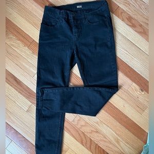 BDG Mid-Rise Twig Black Skinny Jeans -Minor Hole